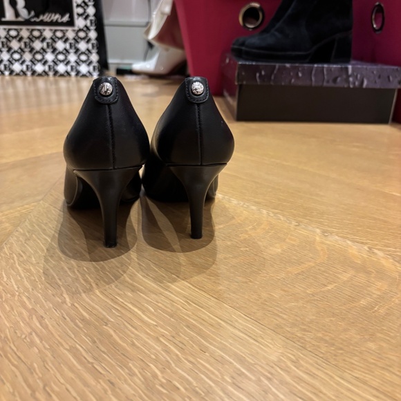 Michael Kors Pumps - Picture 3 of 4